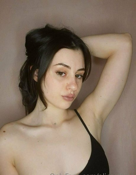 alice shine Profile pic