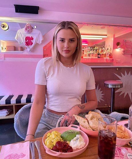 Kelly Vedovelli star hd pictures