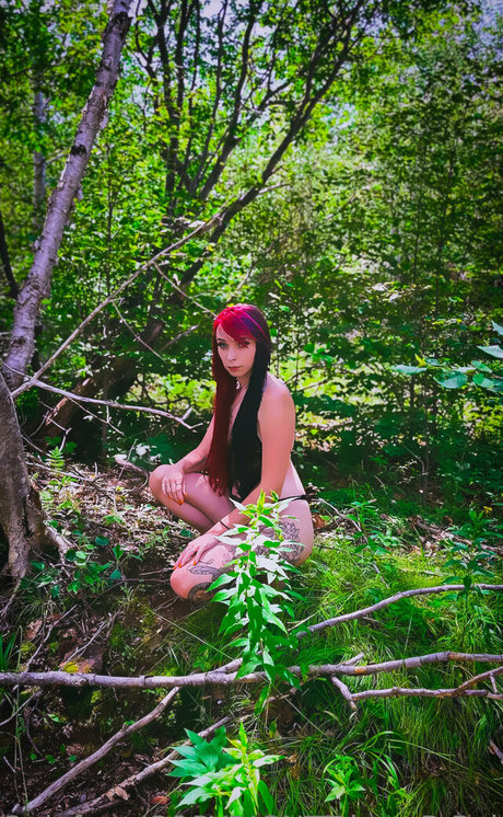 trippy b babez art model picture