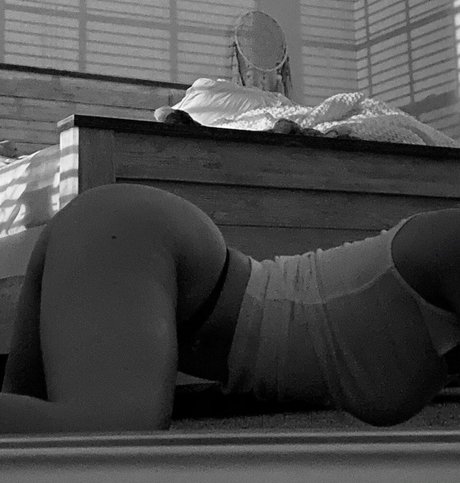 Lildaidaii naked model gallery