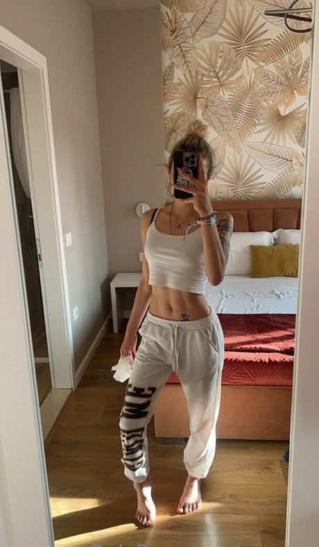 aryasm model pornographic images