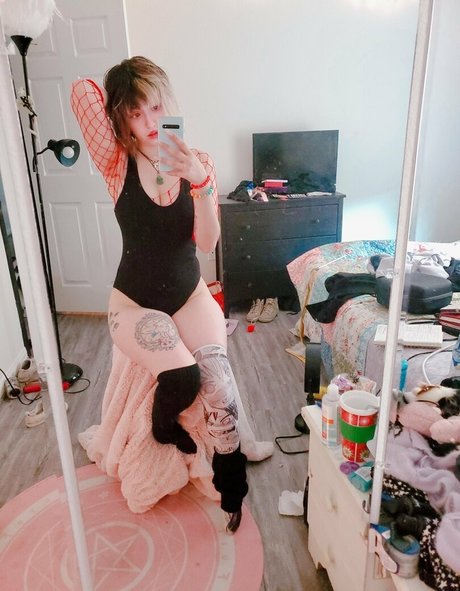 dahliaparisi art actress pics