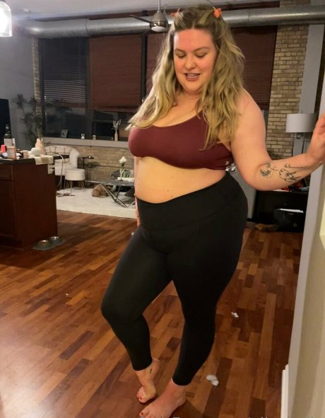 ellesbelly beautiful star pictures