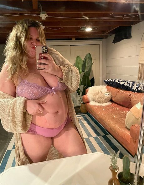 ellesbelly nice model photos