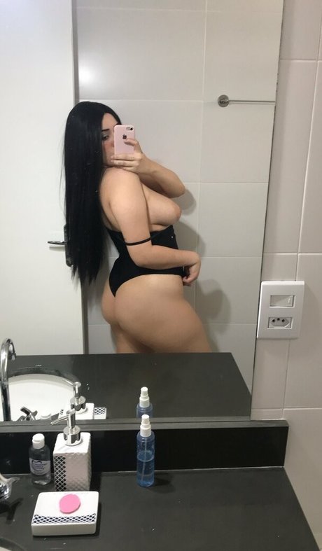 ellaarievilo model nude photo