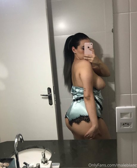 ellaarievilo pornstar adult pic