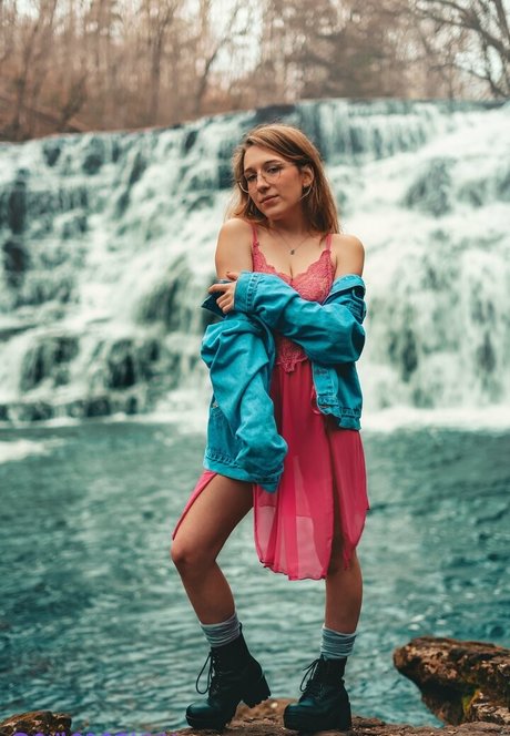 chlobodyyy hot star pictures