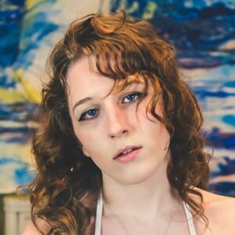 chlobodyyy sexy model picture