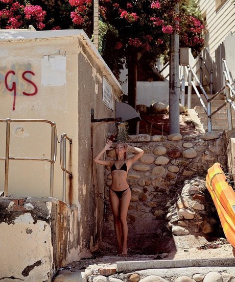 Niamh Adkins pornstar free photo