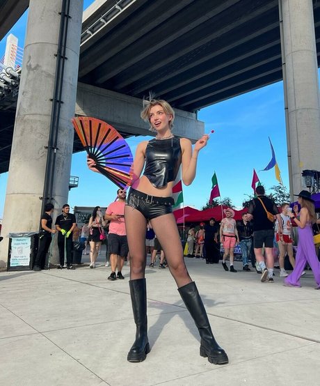 Niamh Adkins free pornstar pic