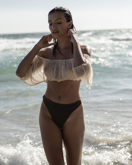 Niamh Adkins model erotic photos