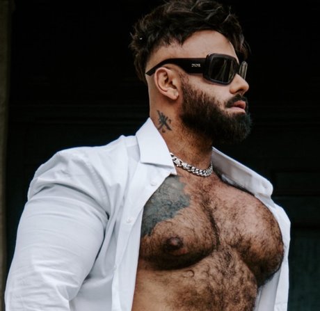 Bearded Huge muscle nudes star pics