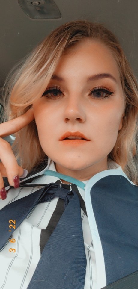 Erza991 pretty model pics