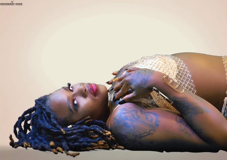 Ebony The Demigoddess pornstar top pic