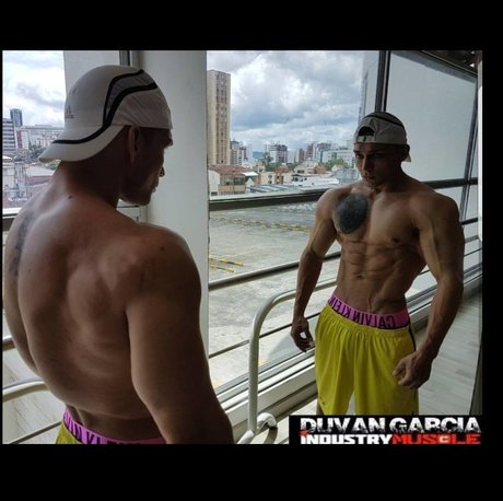 Duvan Garcia adult actress img