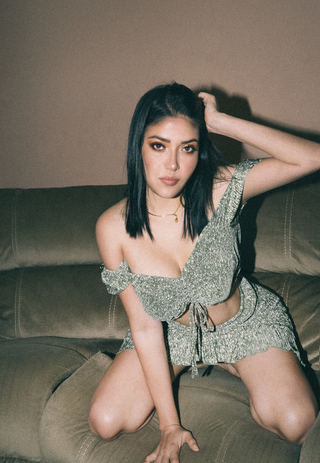 Evan_ model top picture