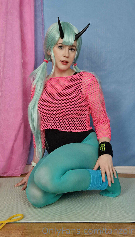 Ecchizoir model naked pic