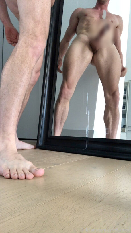 Evan L free to follow la carte exclusive model photo