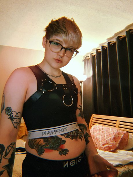 is that normal exclusive model img