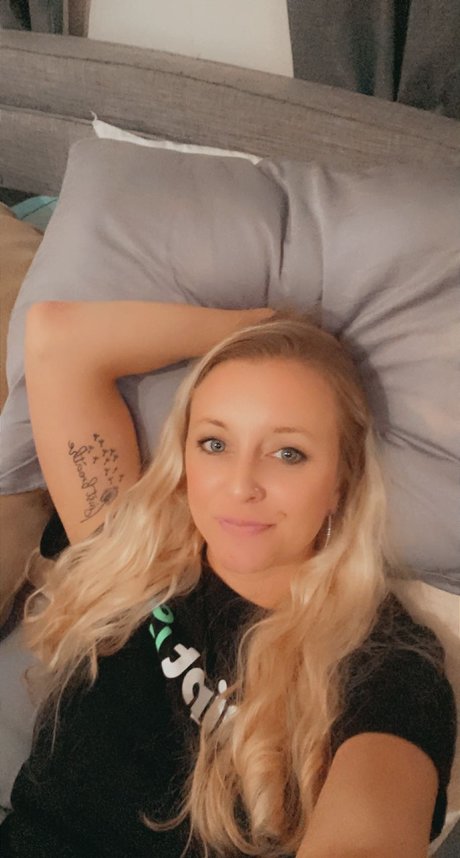 Leesha Marie sexy model photo