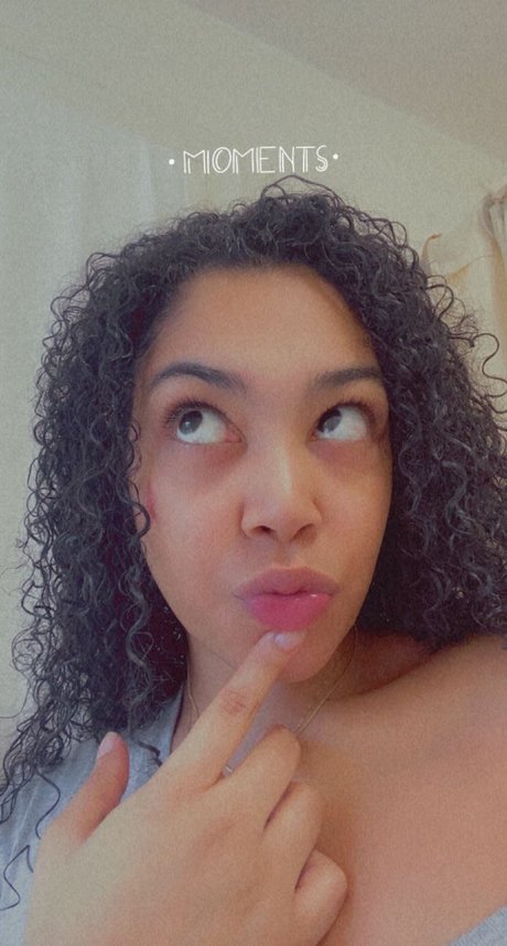 Golden Apple beautiful actress photo