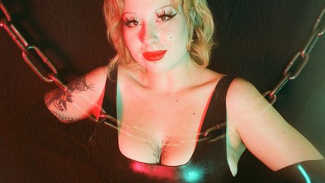 Domina Dolly St Cyr star sexy image