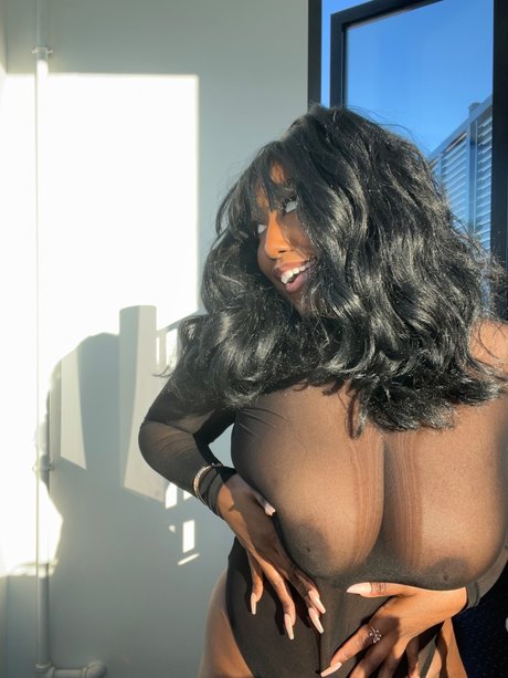 Teasing Goddess nude star pics