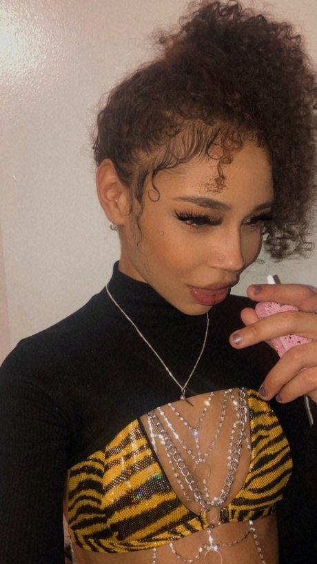 justdonutcare naked star img