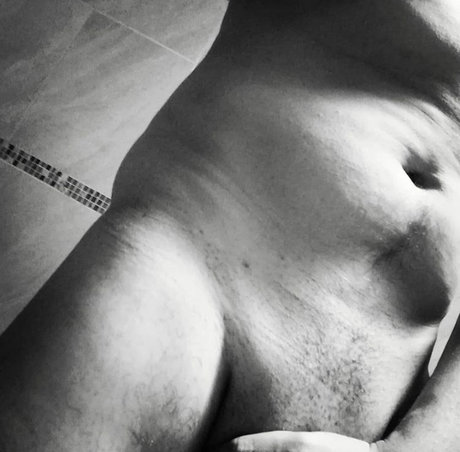 NakedLeon free actress gallery