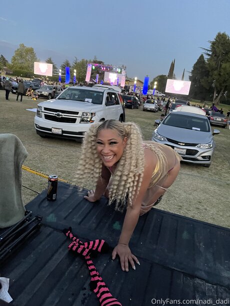 Nadi Hustle porn model image