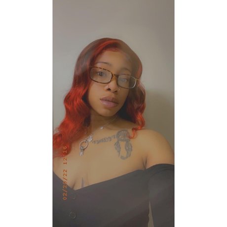 Curve Collector model nude photo