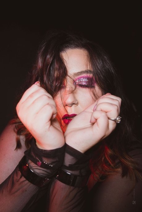 Emza Amour model nude img