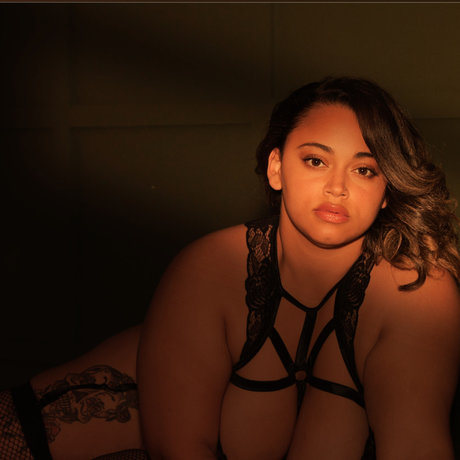 Desired Toia model beautiful pics