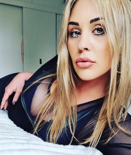 Elizabeth Lovec1 star erotic photo