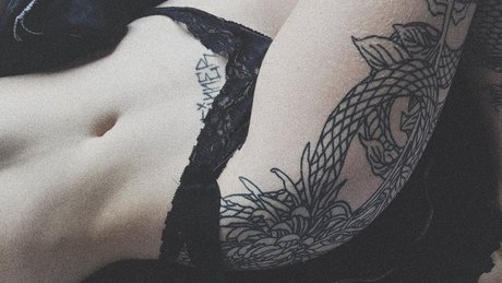 1riv exclusive model picture