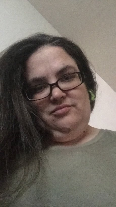 MzH naked actress photo