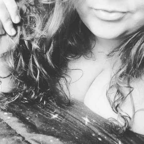 CurvyHippie pornstar nudes img