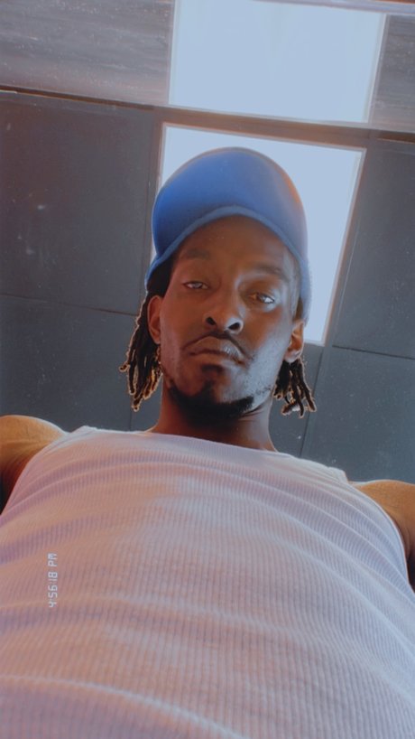 Ayoonard sex model pic