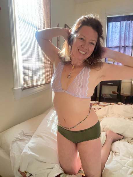 Naomi Blue model pretty pictures