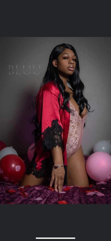 Nanii Lovee hot star image