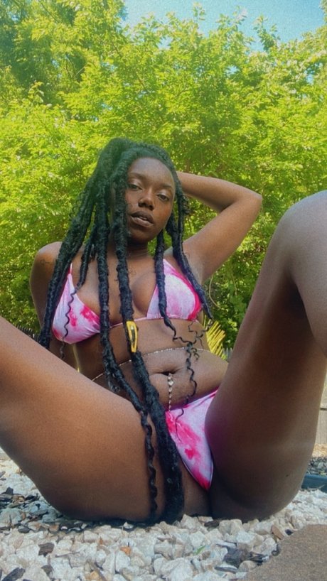 BrattyFae model nude photo