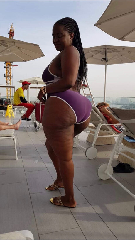 dellythedream_ sexy star pic