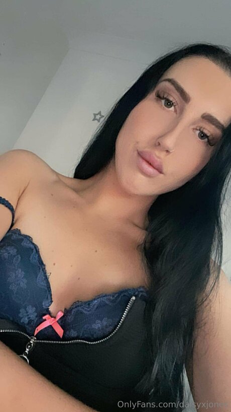 Daisy Jones FREE PAGE_ star hot image