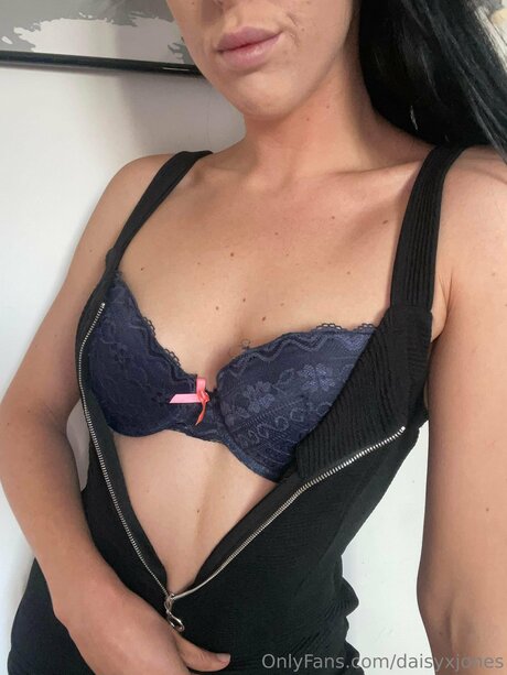 Daisy Jones FREE PAGE_ high quality star photos