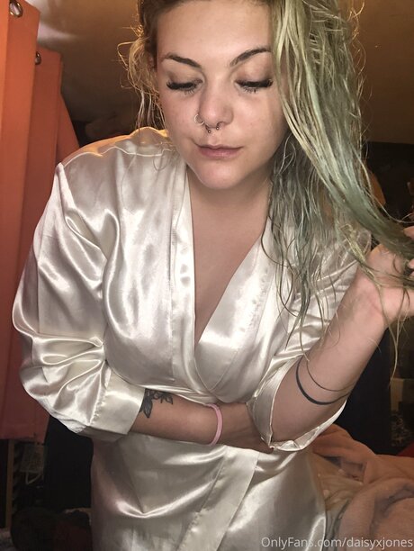 Daisy Jones FREE PAGE_ actress picture