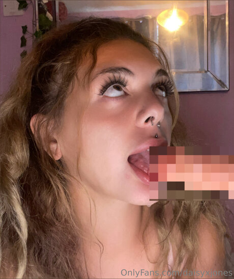 Daisy Jones FREE PAGE_ model high quality image