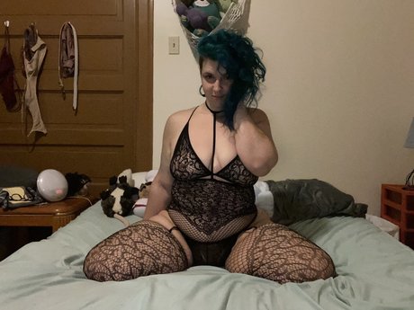 CurvyQueen hot star photo