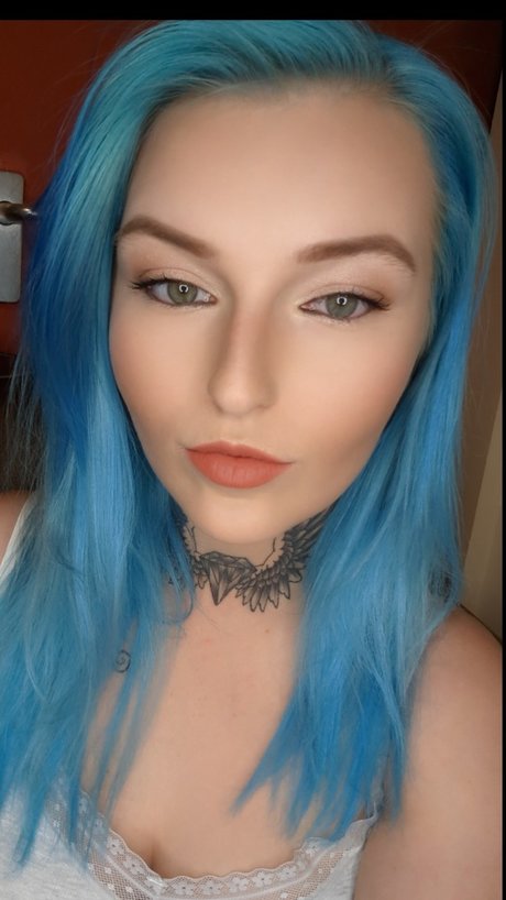 Thick chic pornstar naked photo