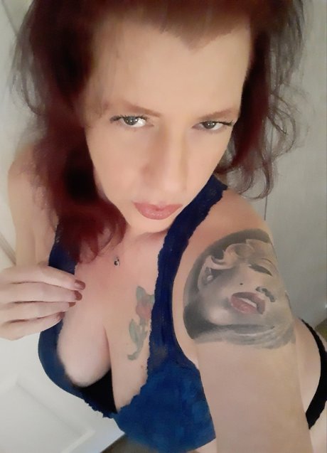 Curvy Lydia free pornstar photos