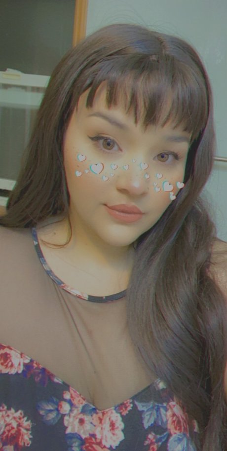 Busty MILF model xxx pics